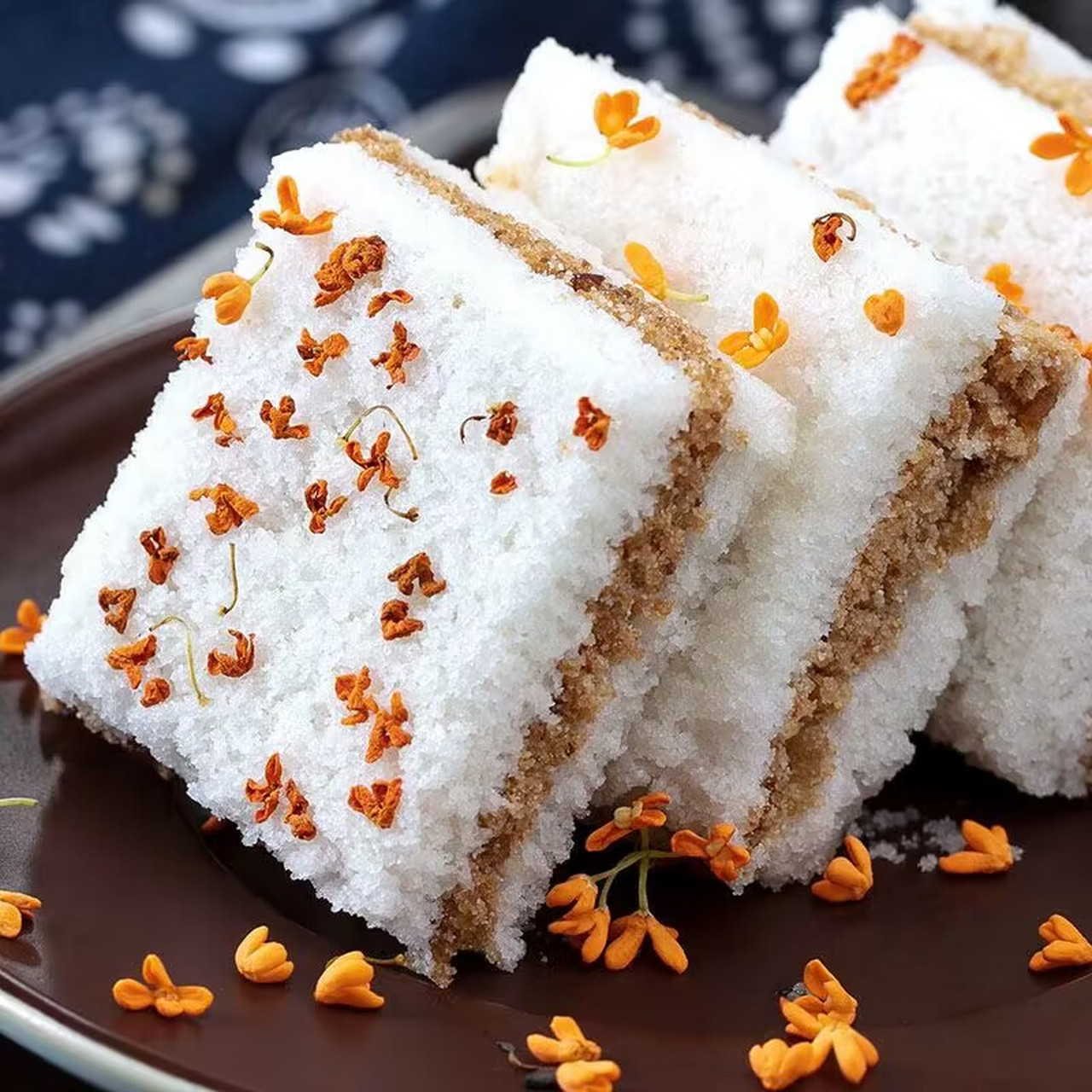 温州特产桂花糕 红糖红枣原味和芝麻四个口味的,每个味道都不错 摆在