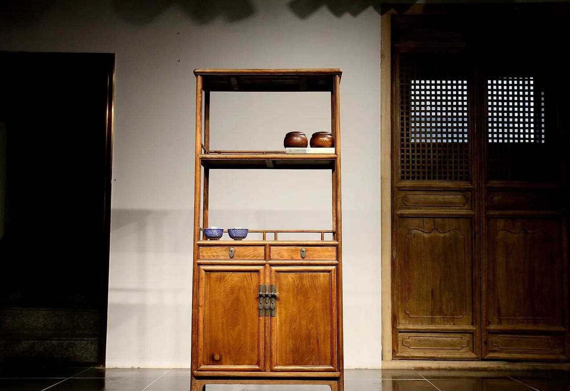 明清家具中的柜架类是古代常见的家具,柜类家具的用途,或以陈设器物为