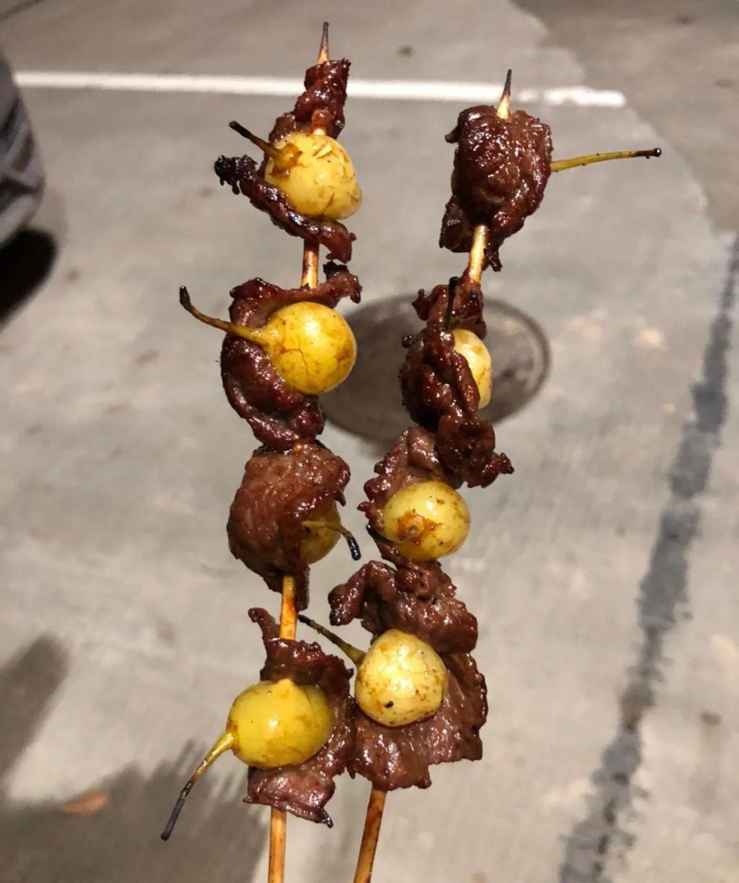 网友:吃烧烤必点泡椒烤牛肉,一次吃好几串,这个真的非常棒. #娱乐