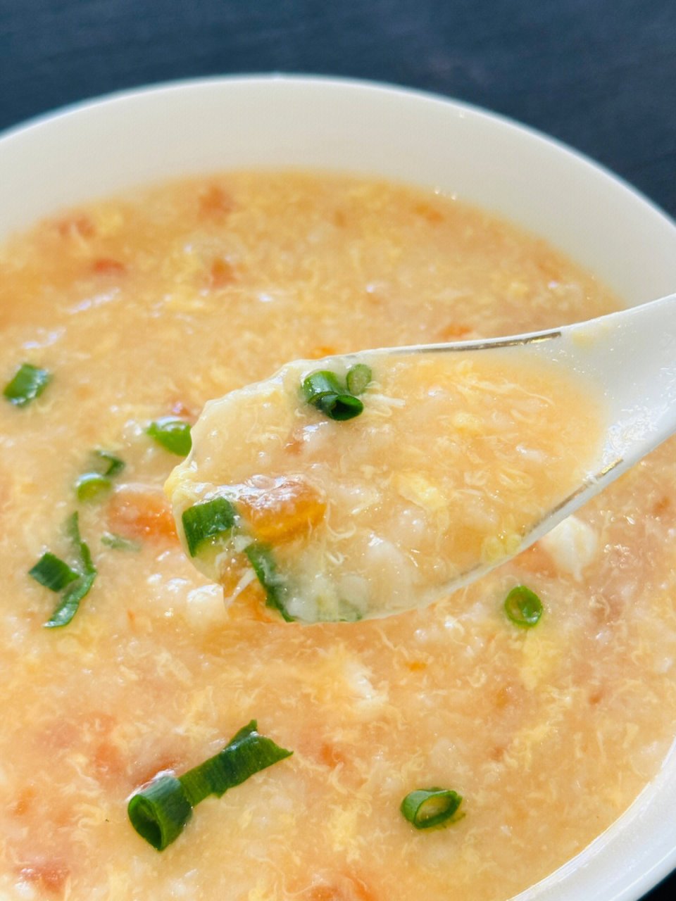 今天教大家道番茄鸡蛋疙瘩汤, 汤汁浓郁,软软糯糯的面疙瘩,营养好吃又