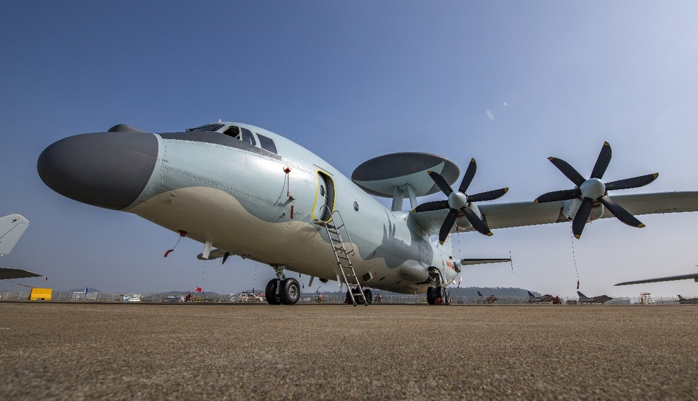 中国首款反隐身预警机,空警3000独创颠覆性雷达,如何领先美两代 一直