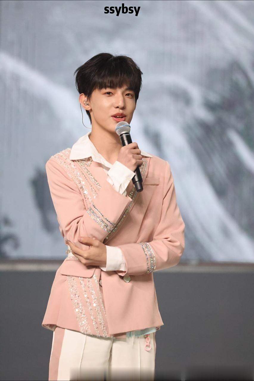 投稿tf家族三代生图一览,你喜欢哪位弟弟的颜?