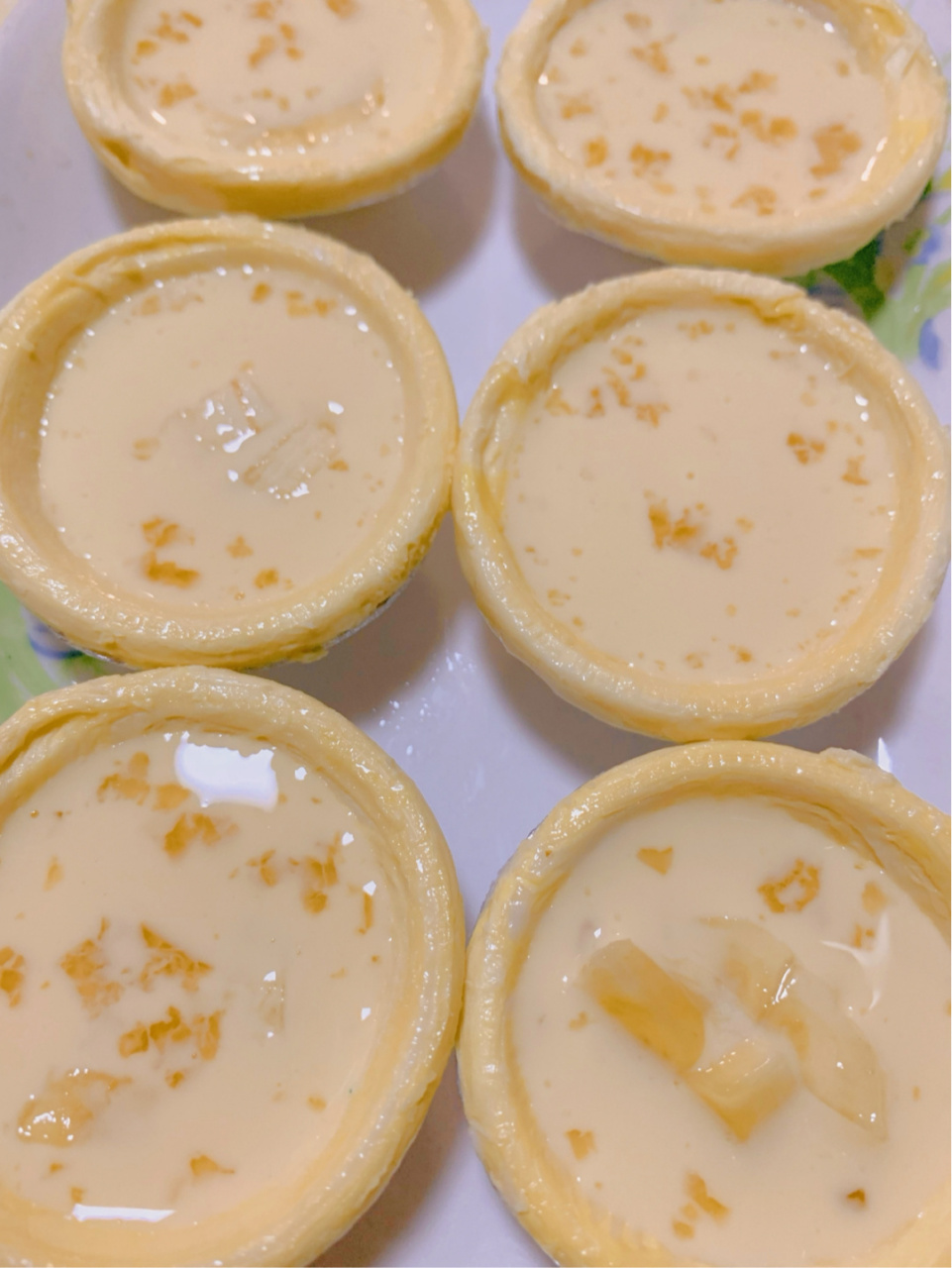0难度的快手美食:酥皮香蕉蛋挞 冬日的美食制作,实在是让人蠢蠢欲动呢