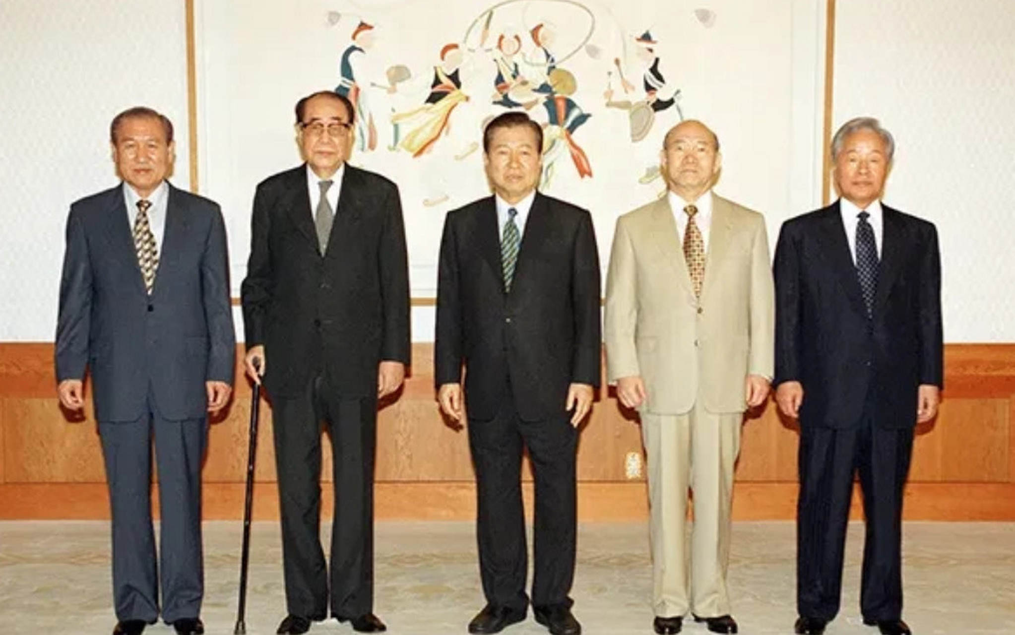 左起:卢泰愚,崔圭夏,金大中,全斗焕,金泳三.