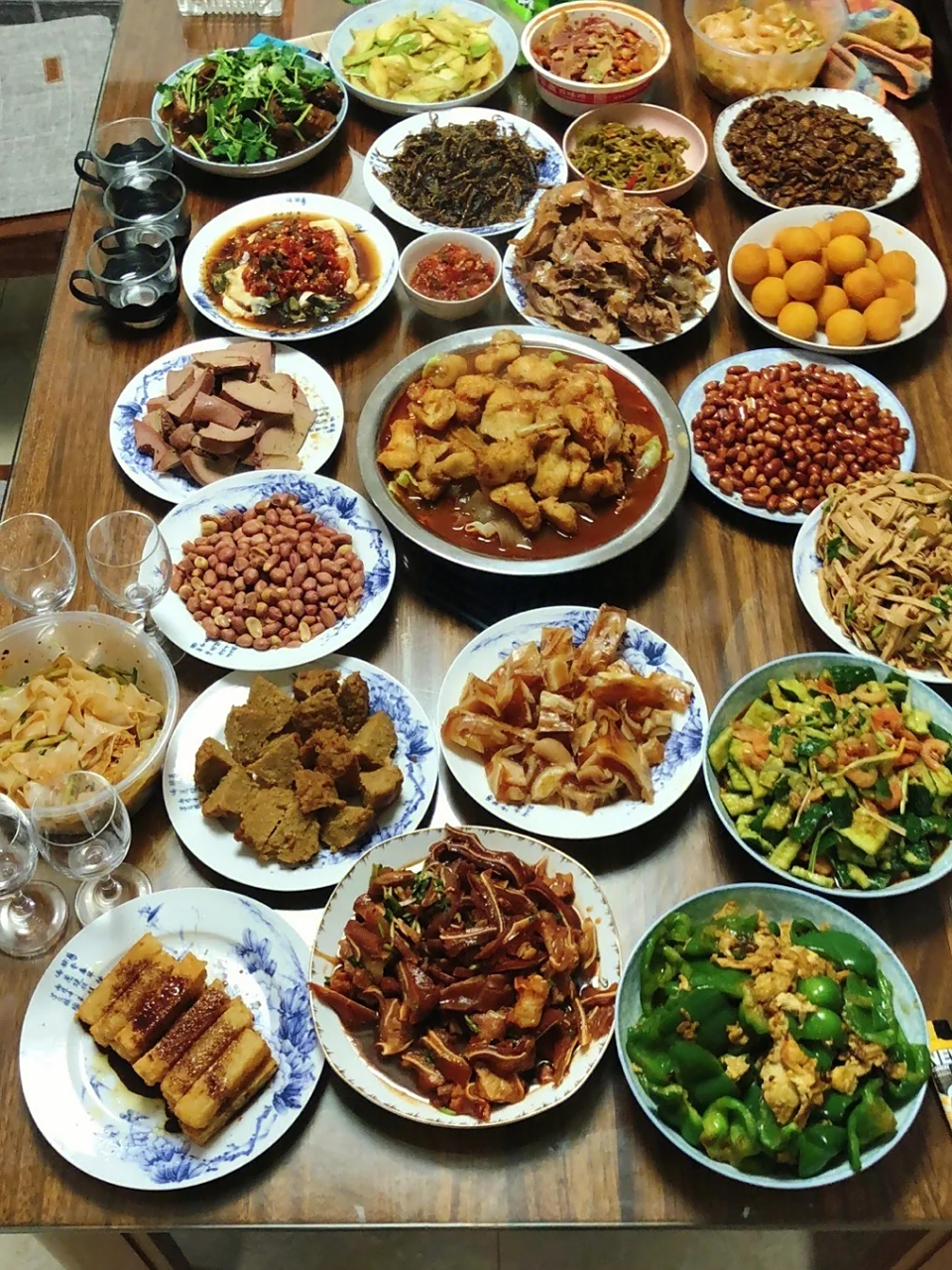 图一,湖南朋友请吃饭 图二,山东朋友请吃饭 图三,河南朋友请吃饭