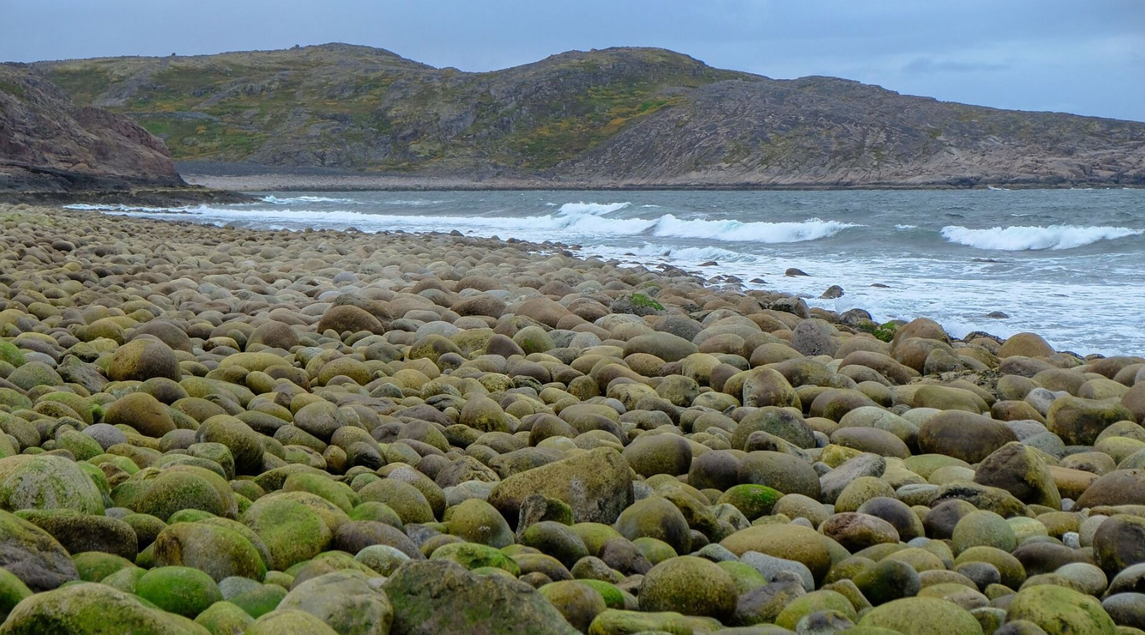 挪威在巴伦支海发现"呼吸"泥火山   挪威北极大学根据地震数据,使用