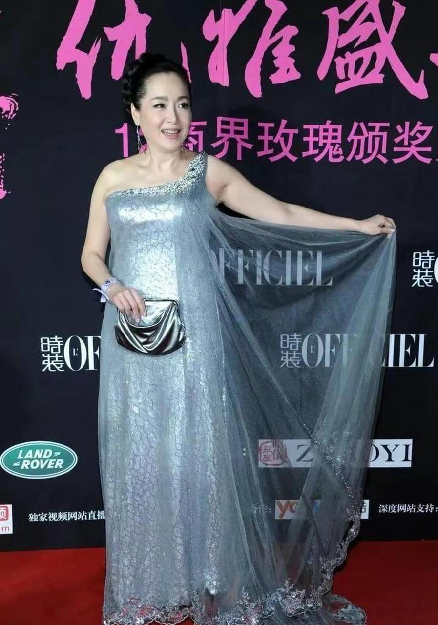 网友:65岁恬妞的身材,这不是胖而是丰腴,真是一个丰满的仙女啊!