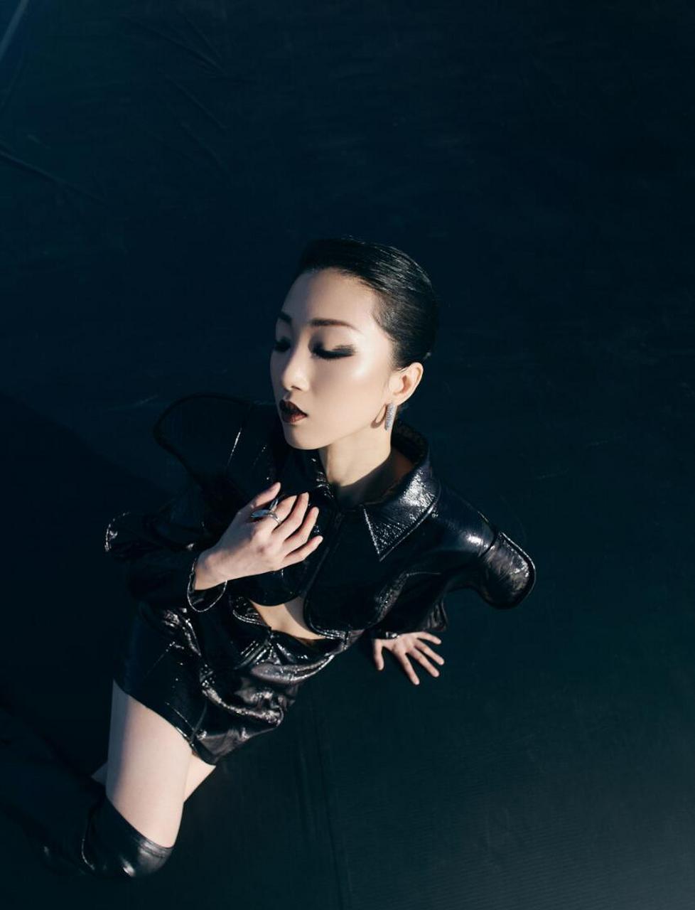 【火箭少女101前成员yamy解约成功 被判赔偿前经纪公司100万】前火箭