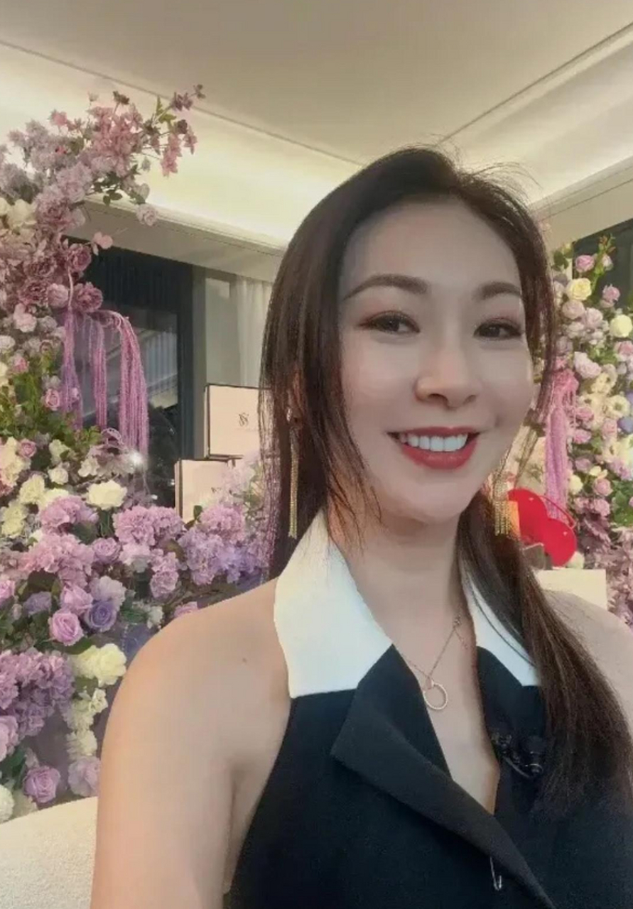 汪小菲的绯闻女友庄思敏晒性感美照,咱就说,拍照角度很重要!