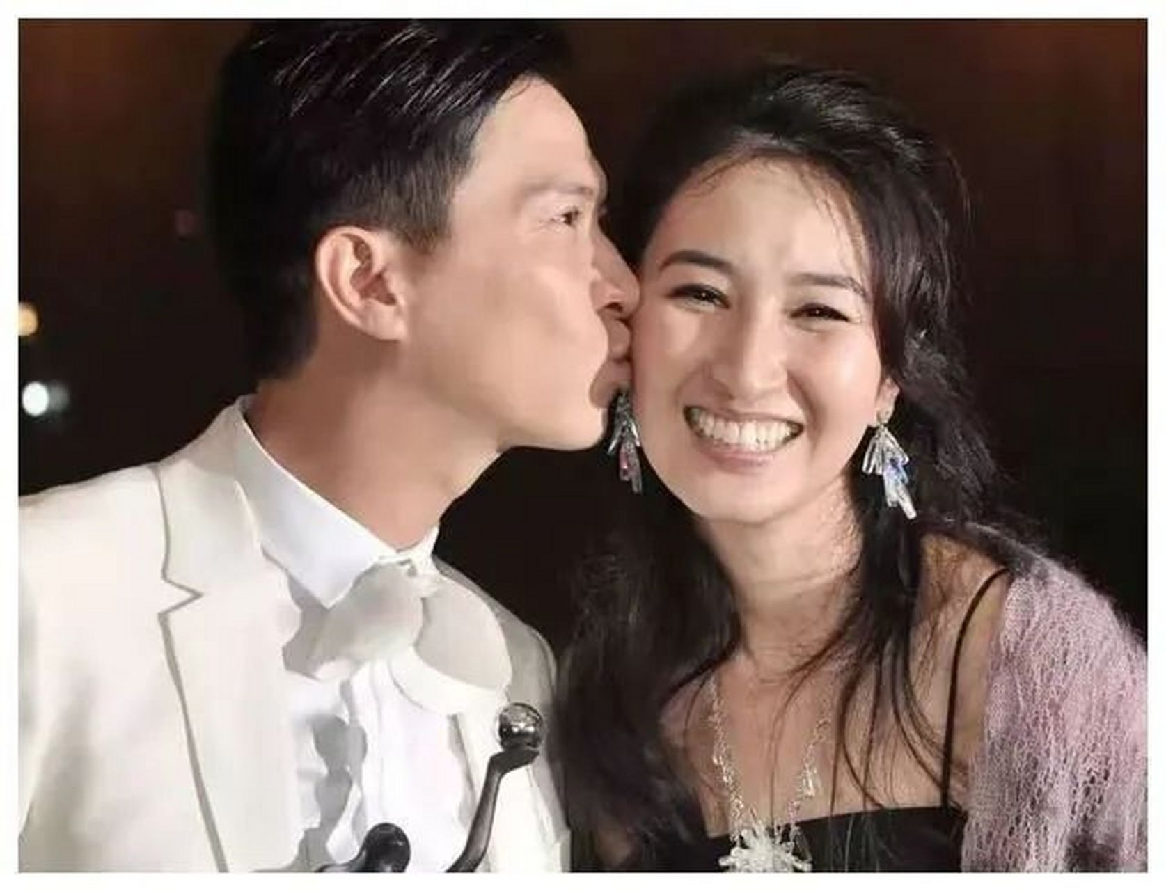 明星夫妻之张家辉和关咏荷  因为《龙在江湖》这部剧,tvb女神关咏荷与