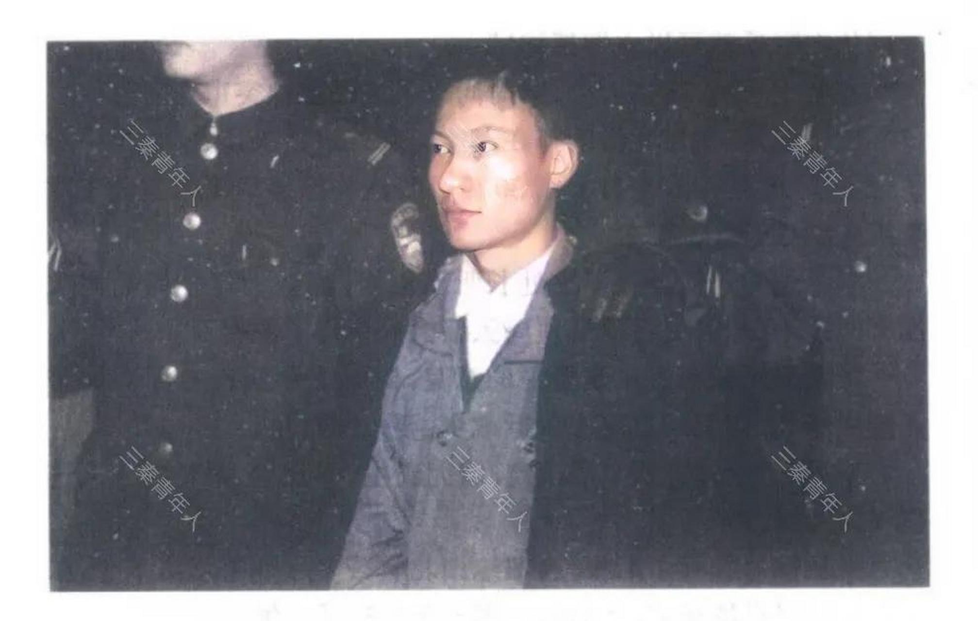 领动计划# 1998年,河南灵宝,被捕后的"悍匪"彭妙计一张罕见的老照片