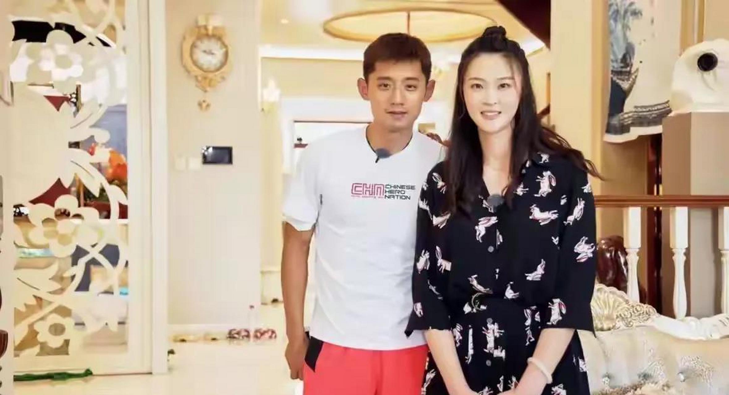 张继科曾邀请惠若琪到家做客,张父,张母见了又白又美又高又有名气的