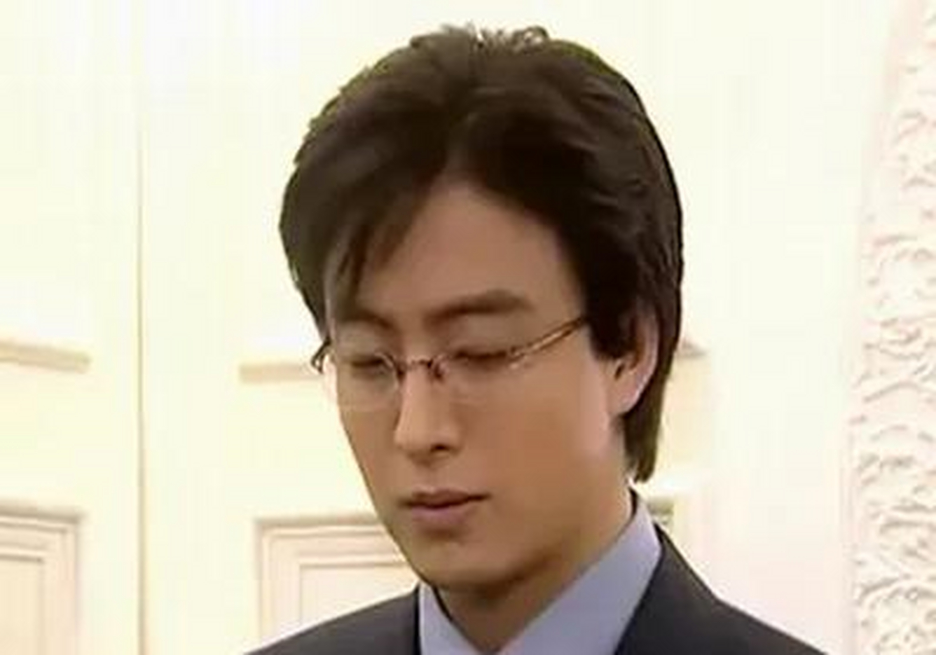 小鲜肉时期的裴勇俊也是绝绝子,尤其是气质很俊逸,《情定大饭店》里亦