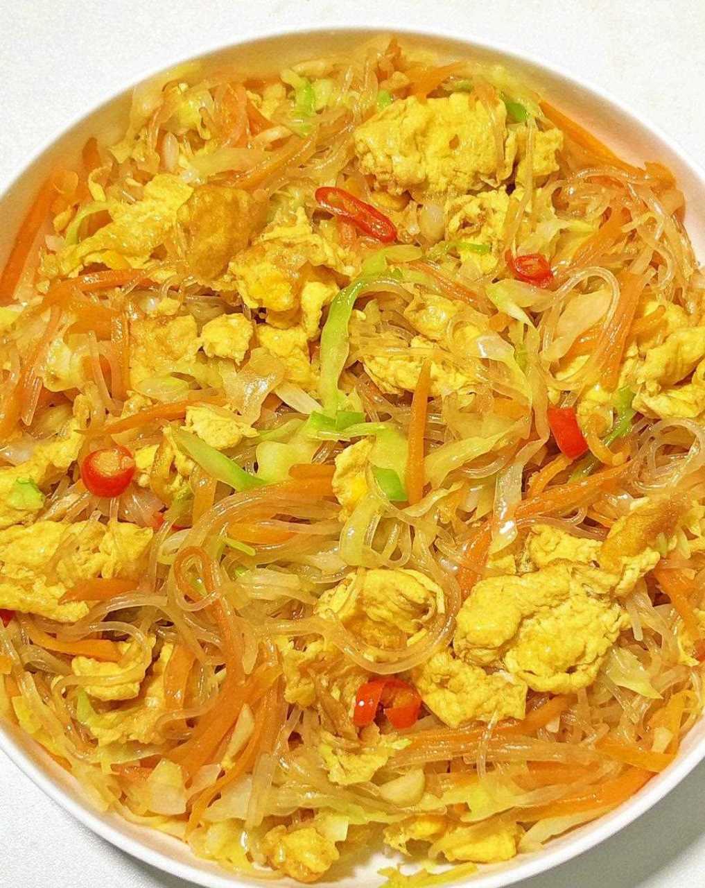 分享一道超简单又快手的家常菜包菜鸡蛋炒粉丝[鸡蛋] 味道超级好,喜欢