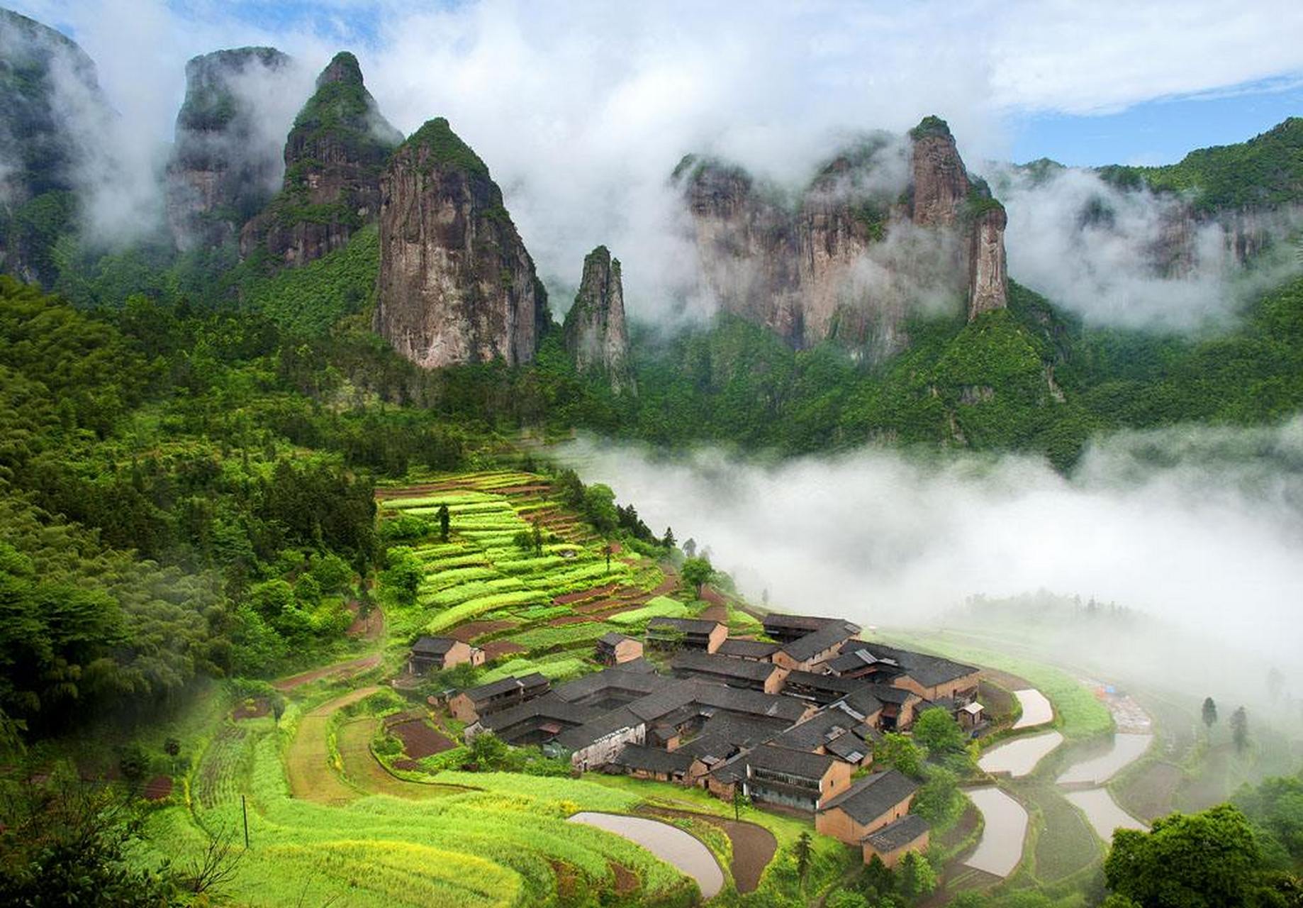 秋天你好# #赏秋进行时# 仙居公盂:公盂景区以岿巍著称,地型构造呈