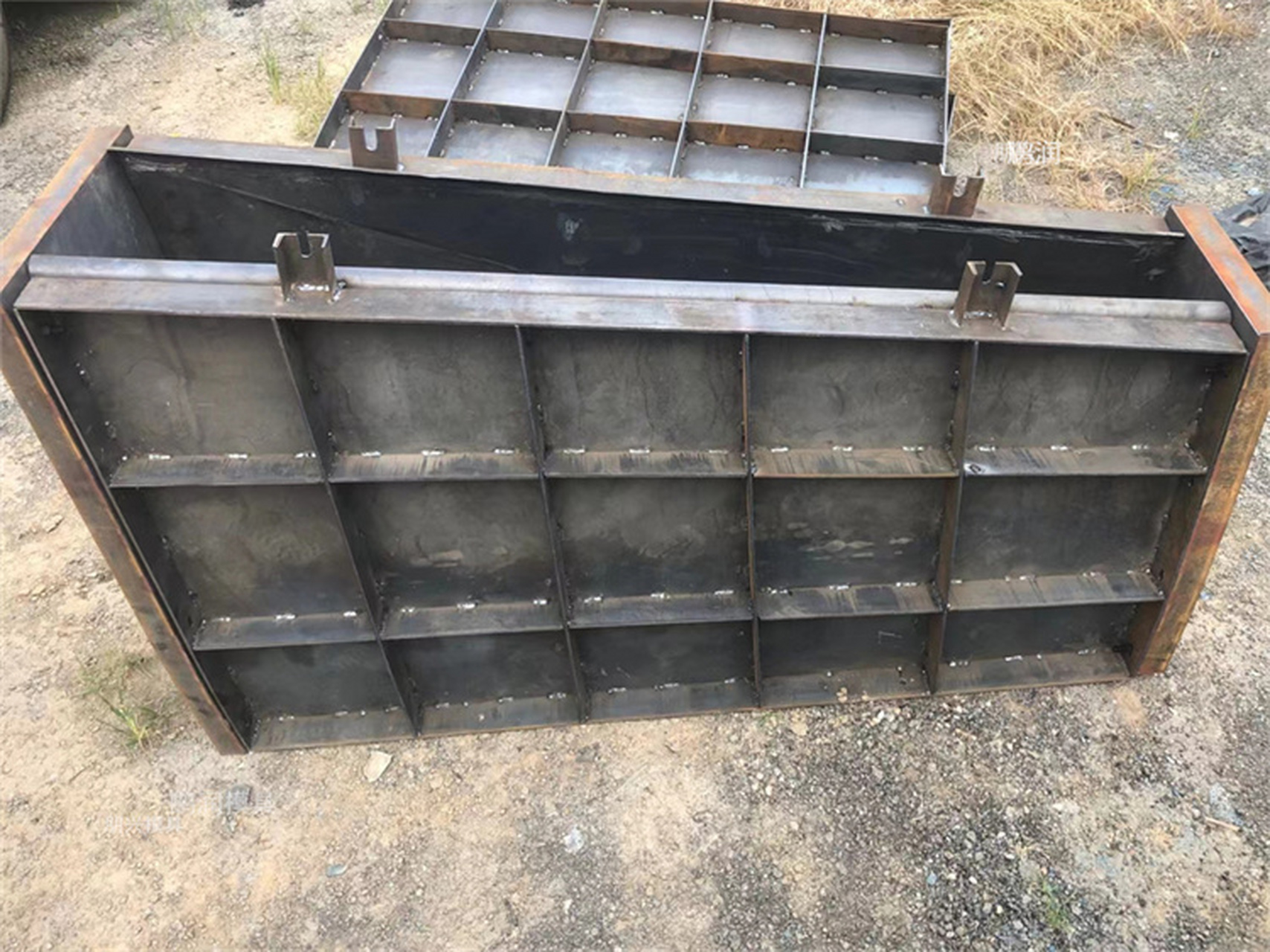 桥梁防撞墙模具 高速公路防撞护栏模具 防撞墙模板 现浇防撞护栏钢