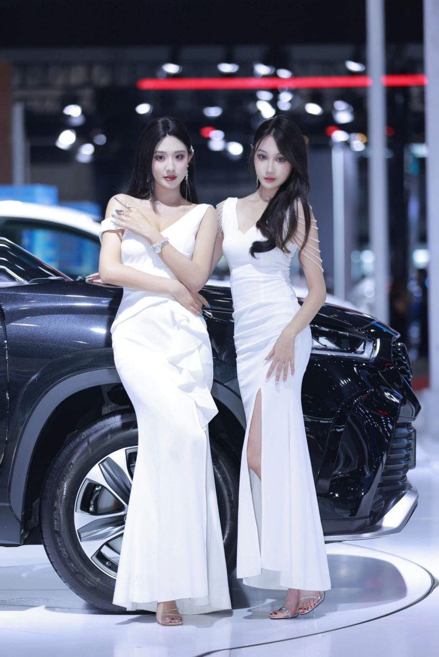 姐妹花    #车展# #模特# #车模
