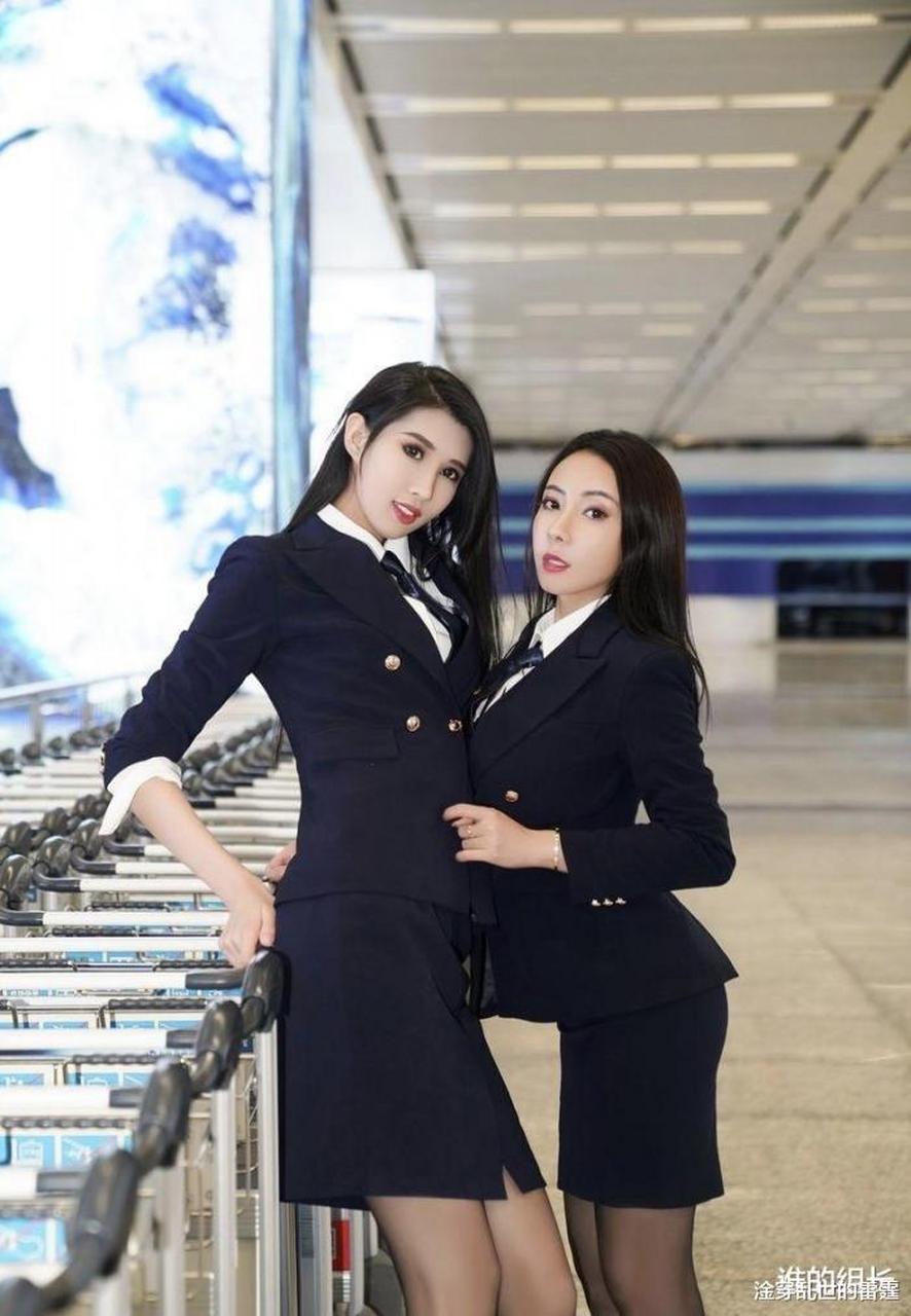两个美女合照空姐图片