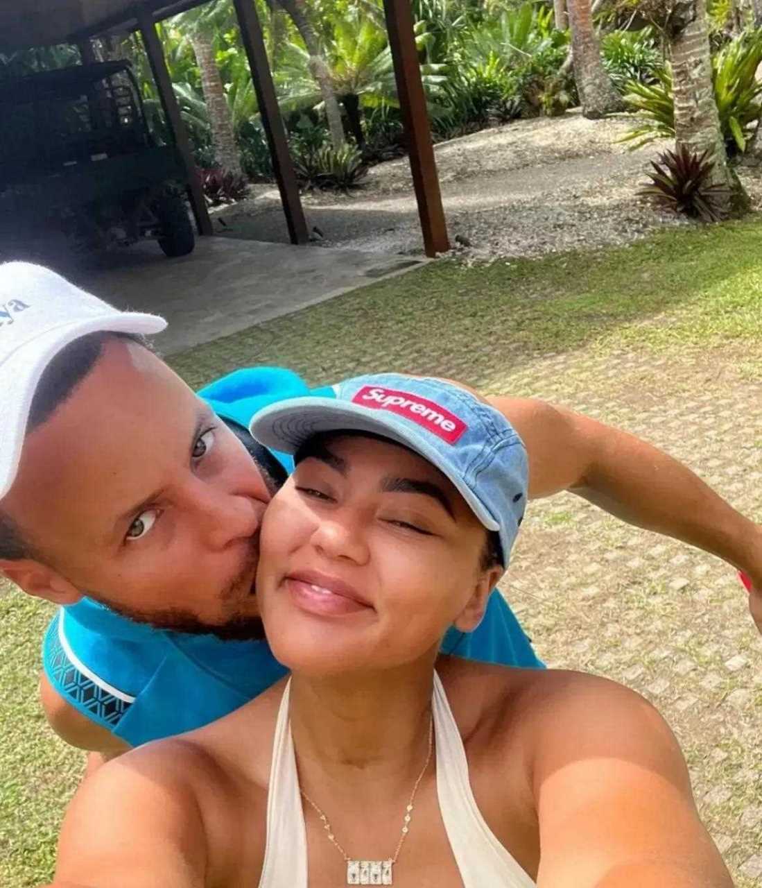 外国人的审美观点真的是不敢恭维呀,看看nba巨星亿万富豪库里老婆