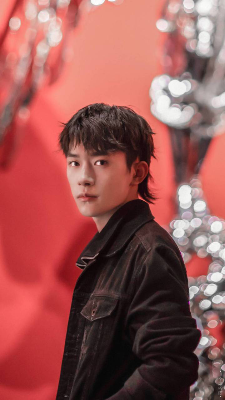 内娱狼尾天花板非易烊千玺莫属,东方神颜可不是盖的!