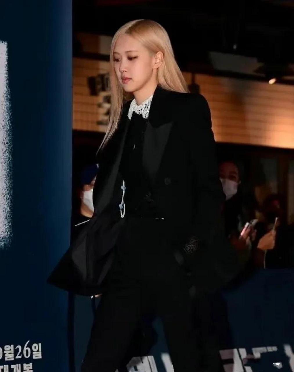 朴彩英黑色男装造型有点惊艳,原来女孩子也可以又酷又飒!