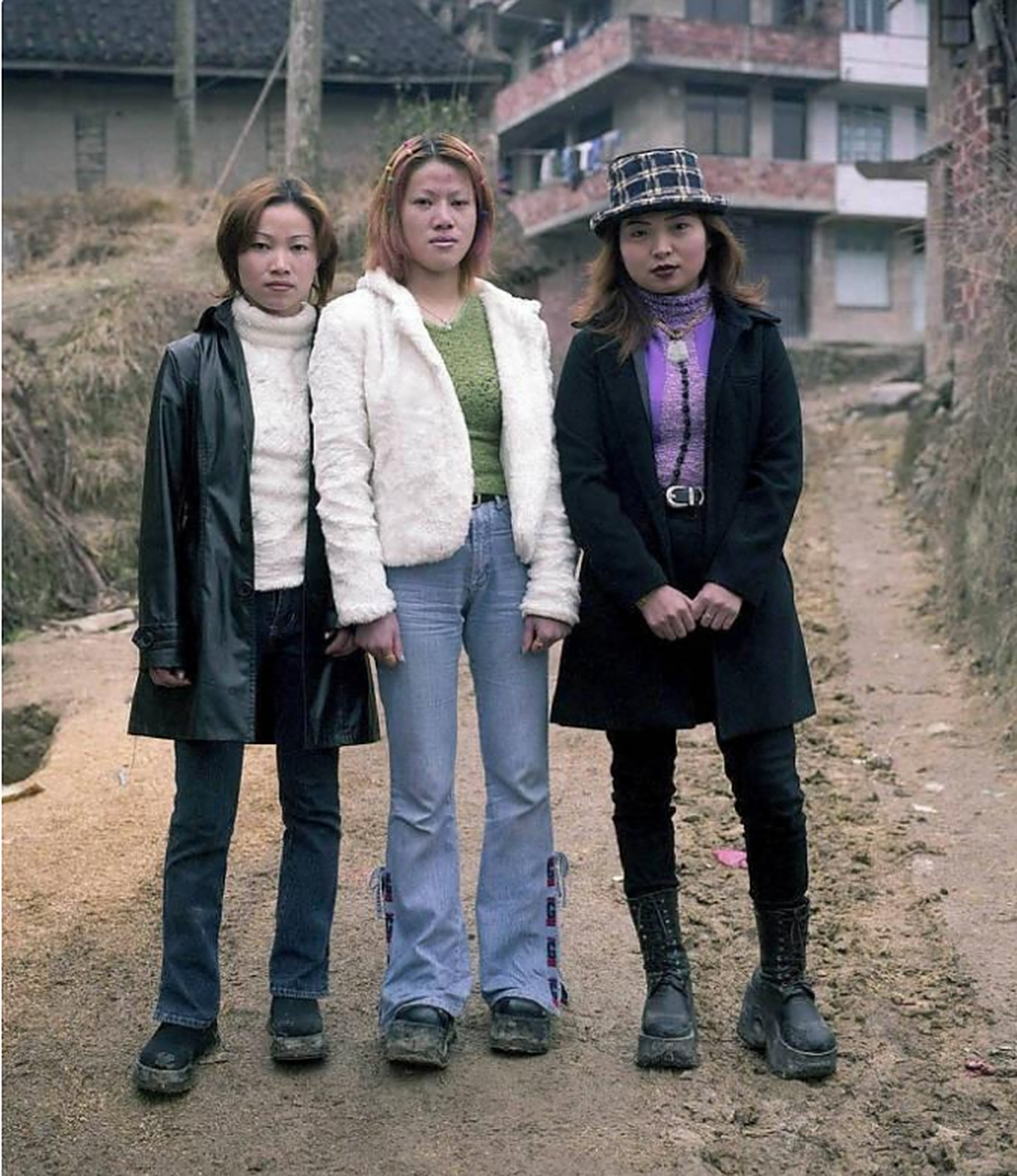 90年代农村年轻人:受城里流行文化影响明显,有你当初的影子吗?