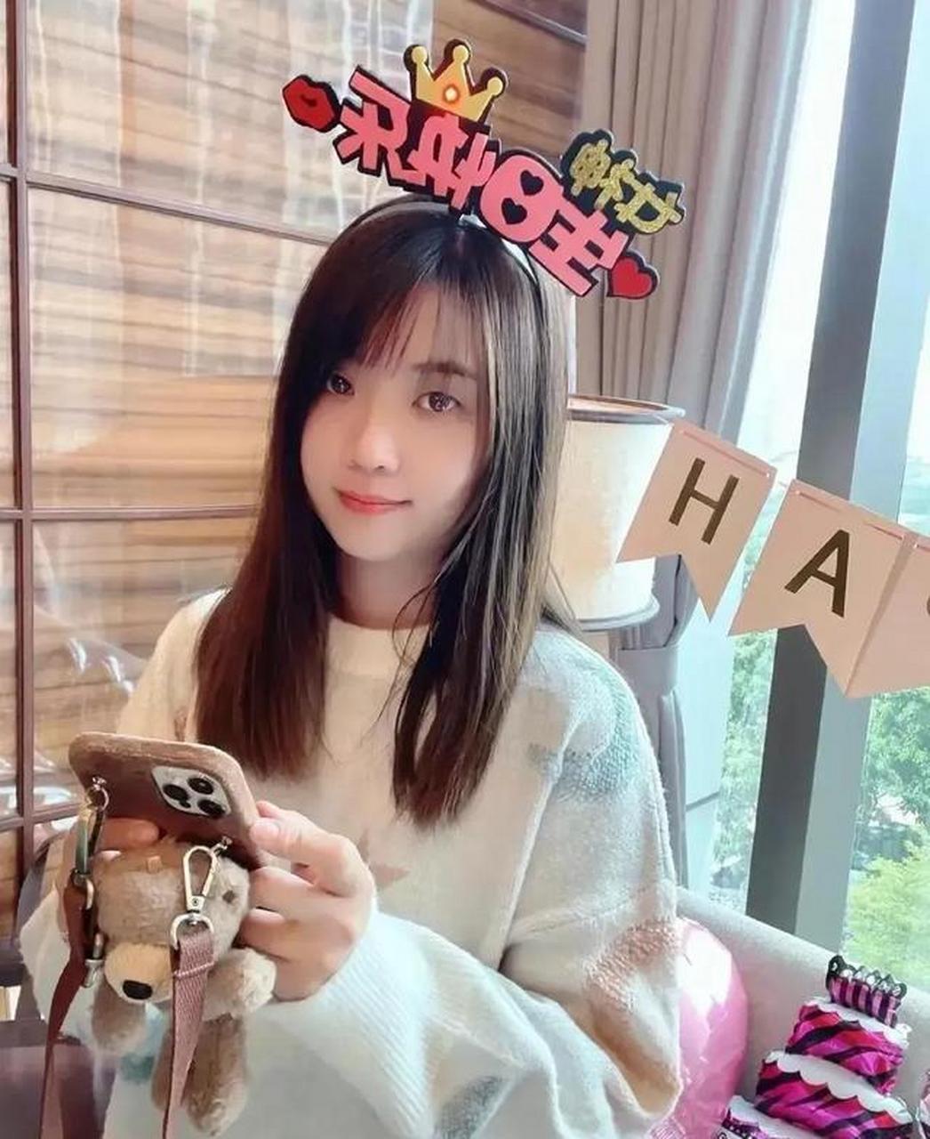 飞人苏炳添的妻子林艳芳,是一位美女,身材好颜值高,气质出众