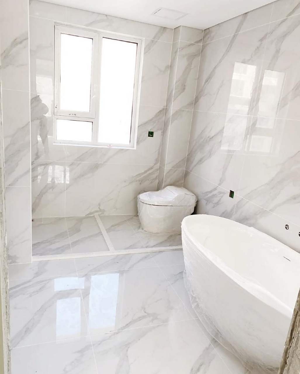 白色美缝翻车了吗 除了主卧卫生间用的白色美缝,其他都用了亚浅灰.