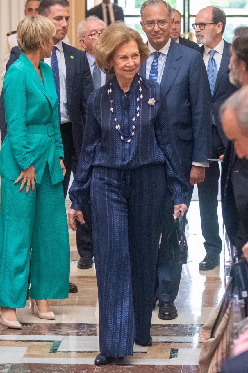 暑假版的欧洲王室老太太时尚~  进入7月整个欧洲大半的人都在放假