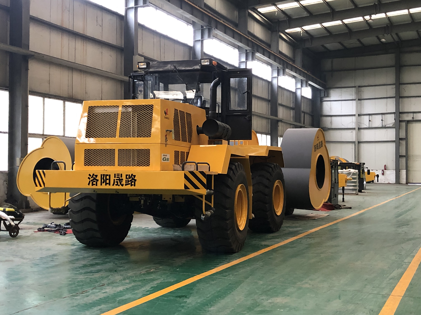 梅花碾冲击压路机科普:yct25冲击碾压机的特性是什么?