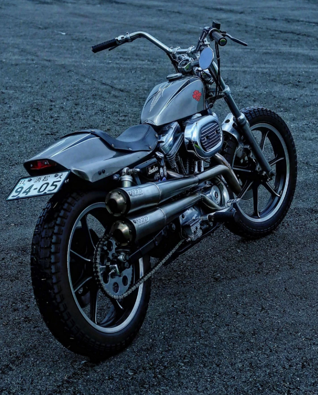 哈雷运动者883改装,展现独特的审美风格!