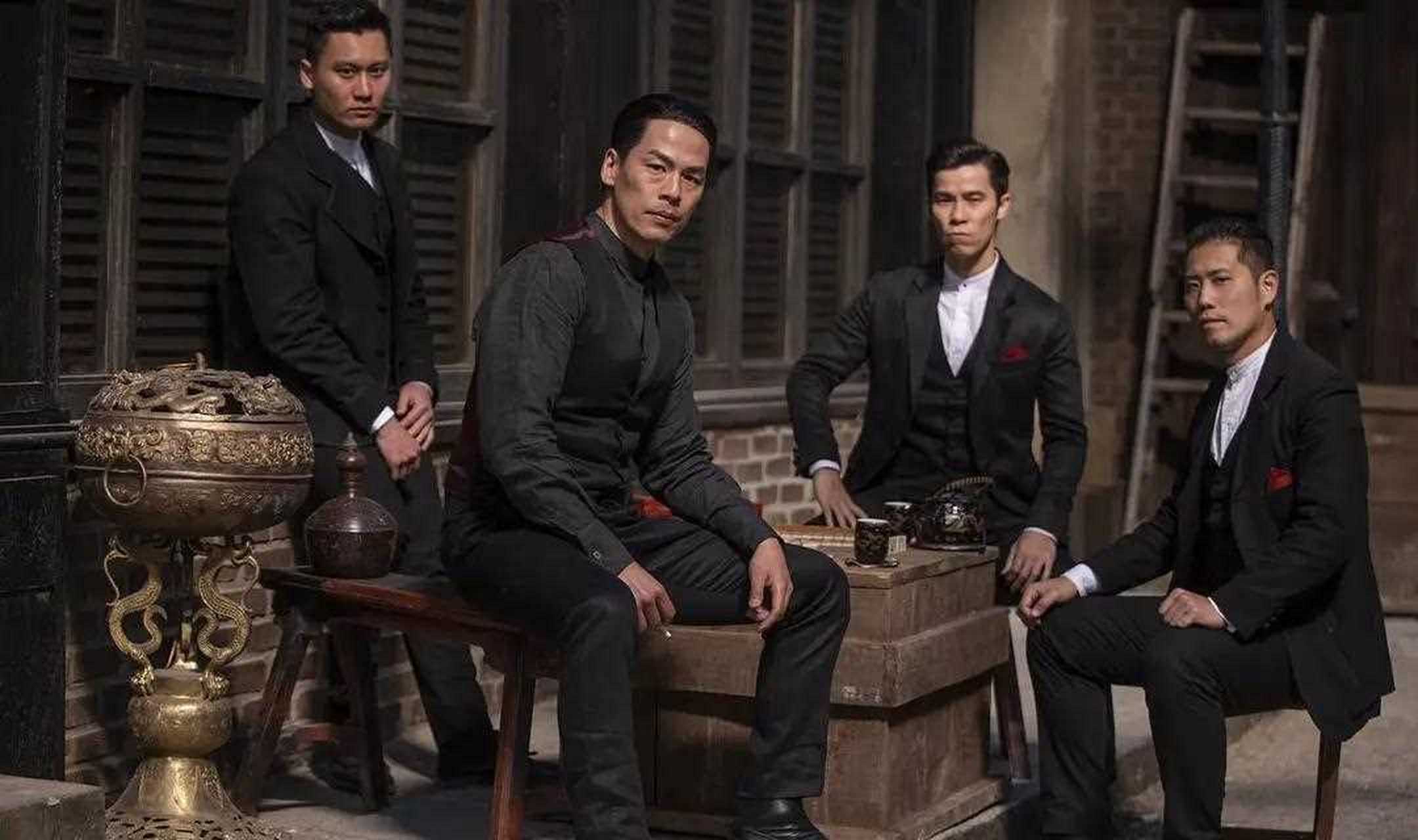 大尺度暴力犯罪动作巅峰美剧  《战士》又名《龙战士》,是根据李小龙