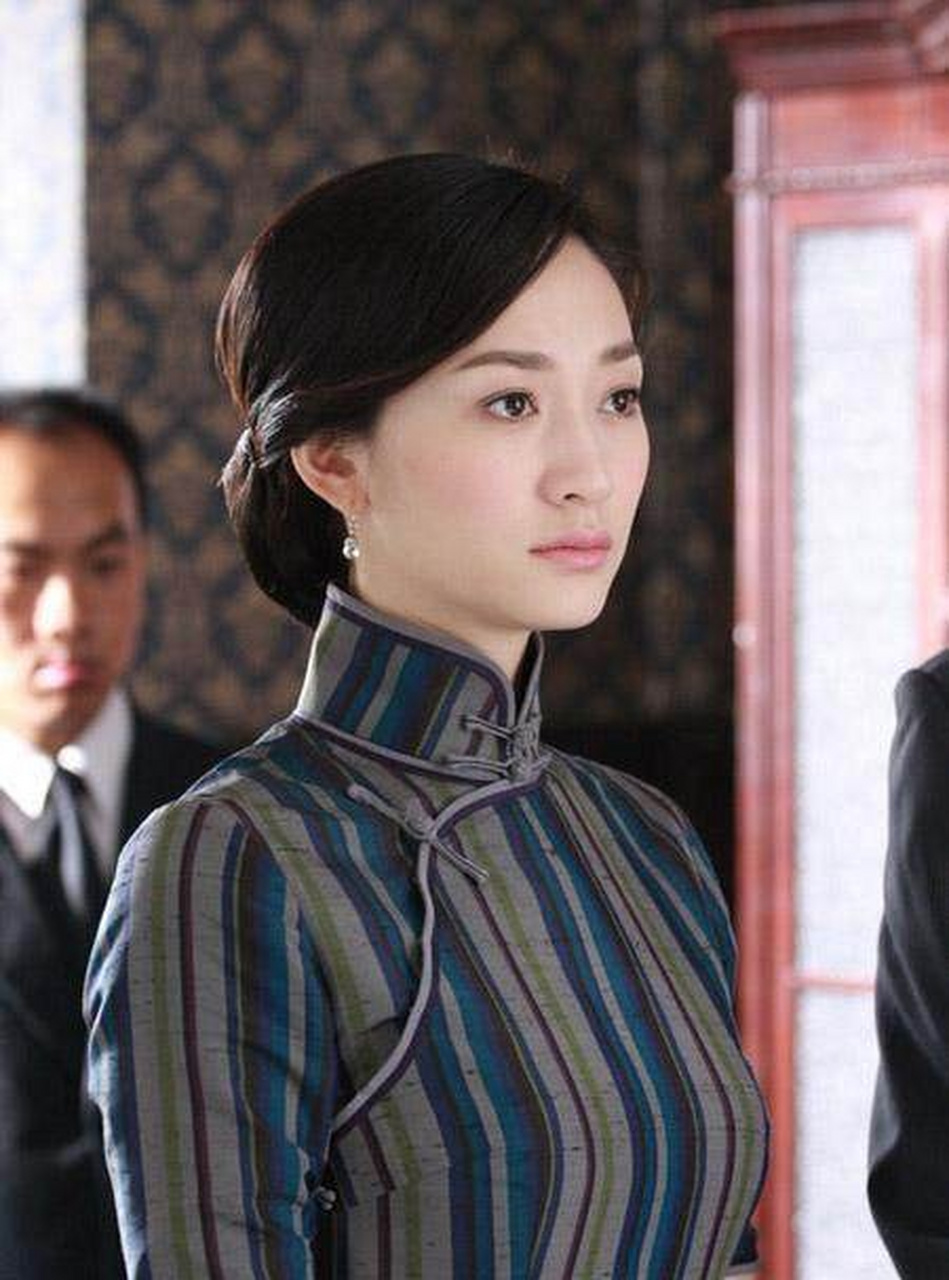 《像雾像雨又像风》中的卖花女安琪,《来不及说我爱你》中的白富美