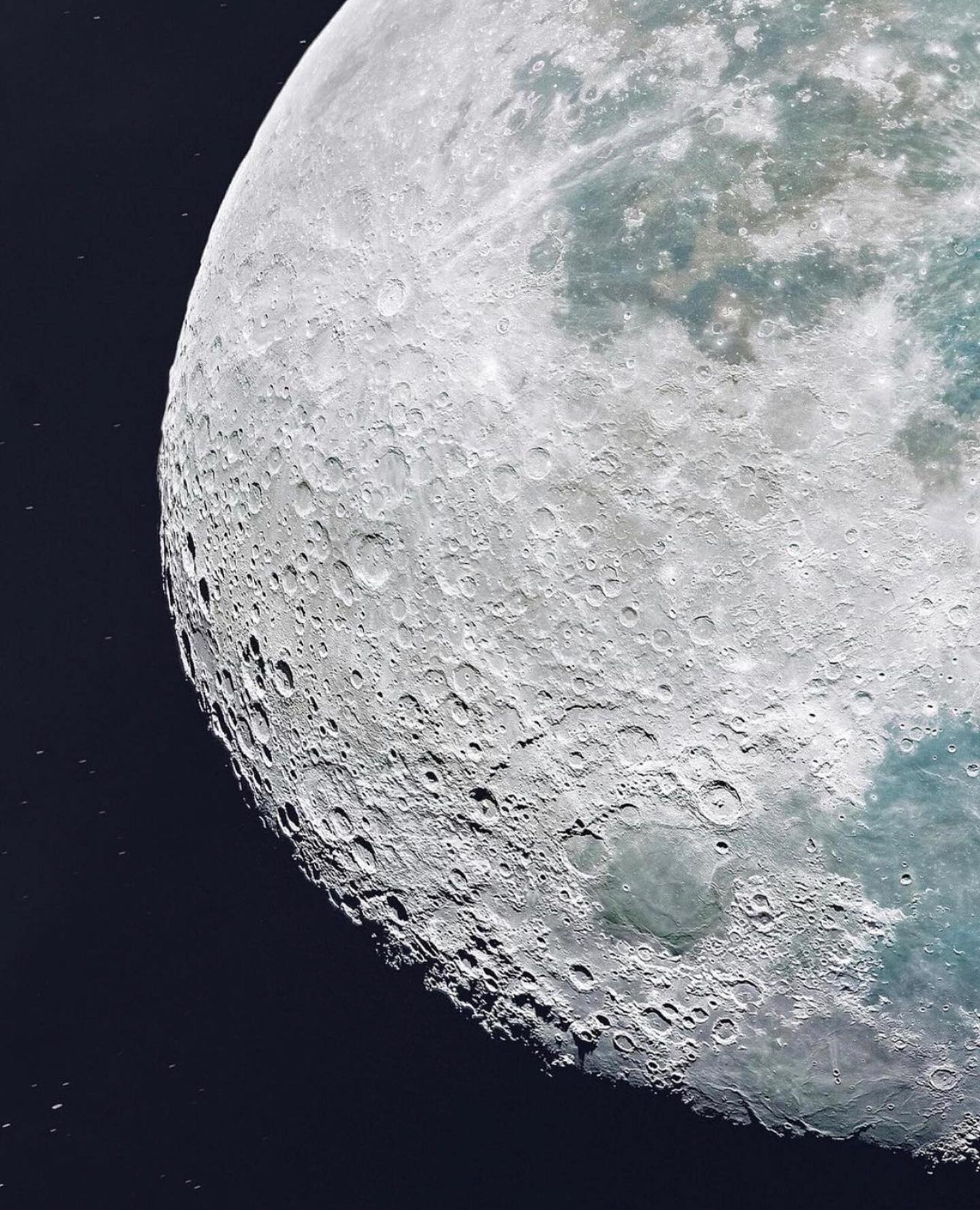 月亮总是常看常新,目前天文学界普遍认为月球是地球诞生之初和一颗