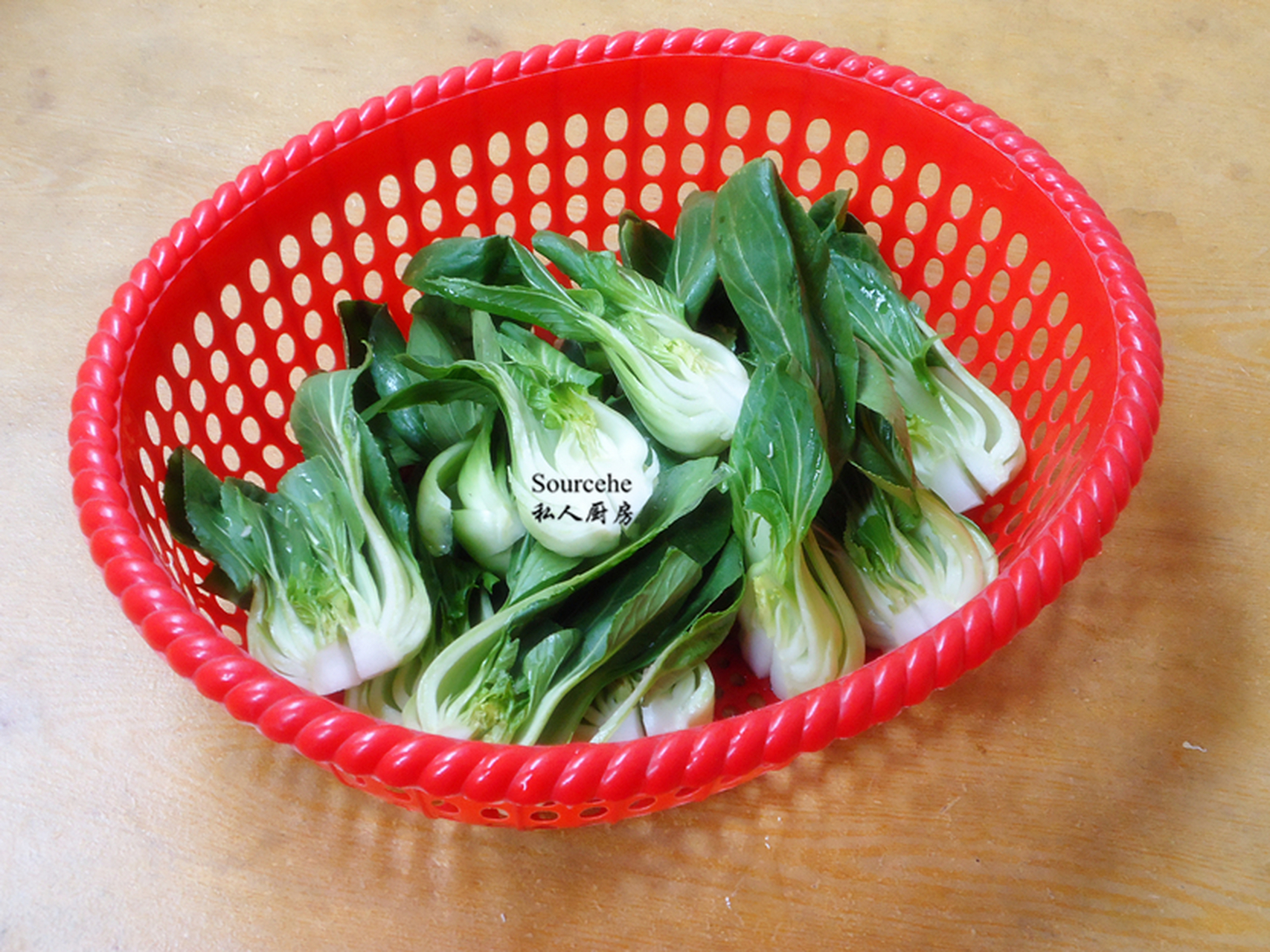 小棠菜又叫青梗菜,株型直立,头大束腰.