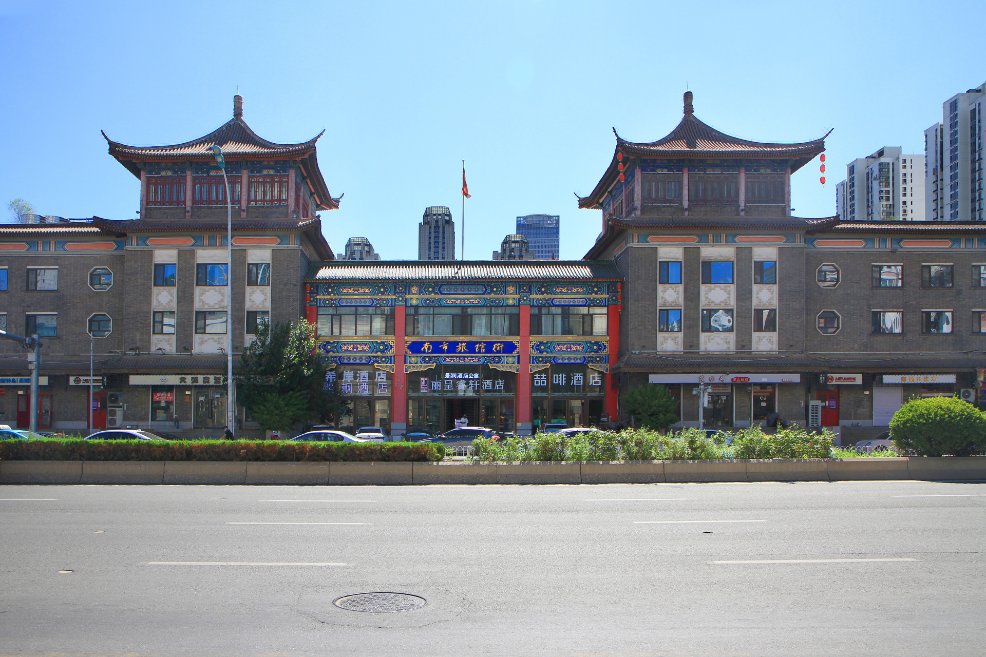 津门十景之一,双城醉月(南市旅馆街与南市食品街),一前一后两座仿清式