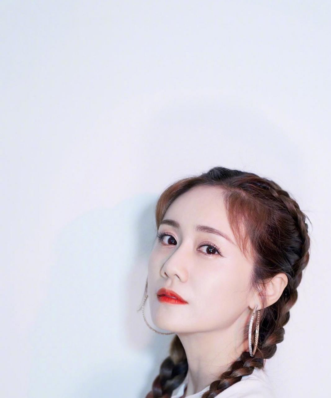 刘芸皮裙性感夏日写真图片