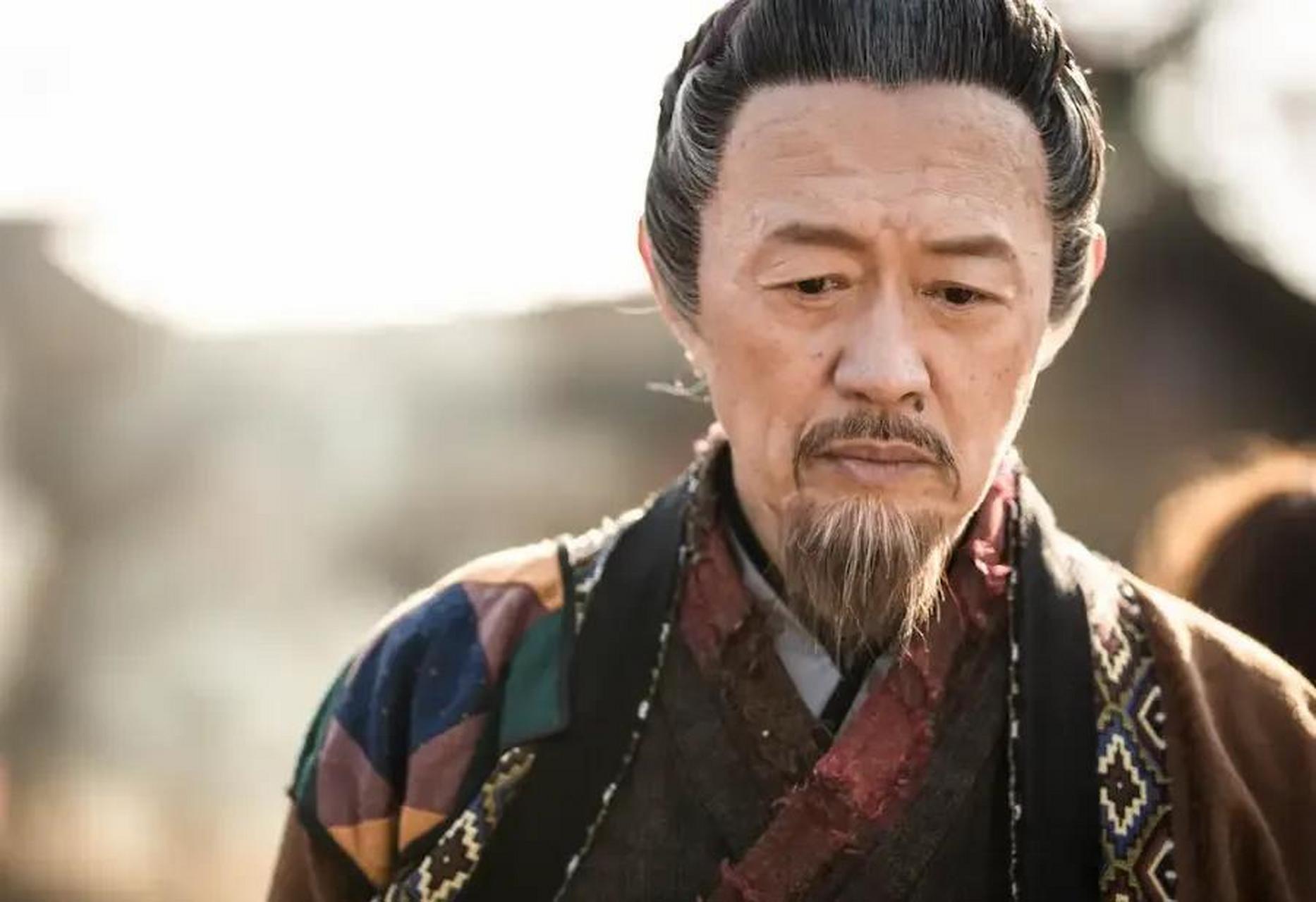 古时有个老头午睡,朦胧中感到有个陌生女子爬上了他的床,并朝自己压