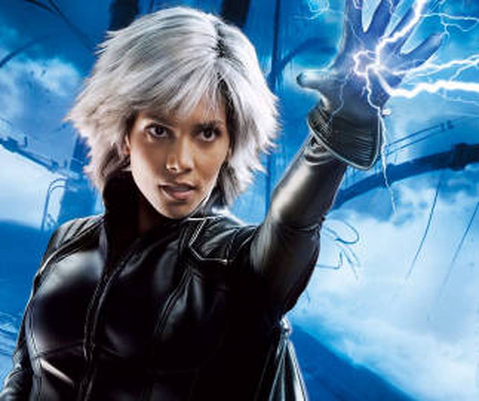 暴风女(哈莉·贝瑞 饰),凤凰女(法米克·詹森 饰)和镭射眼(詹姆斯