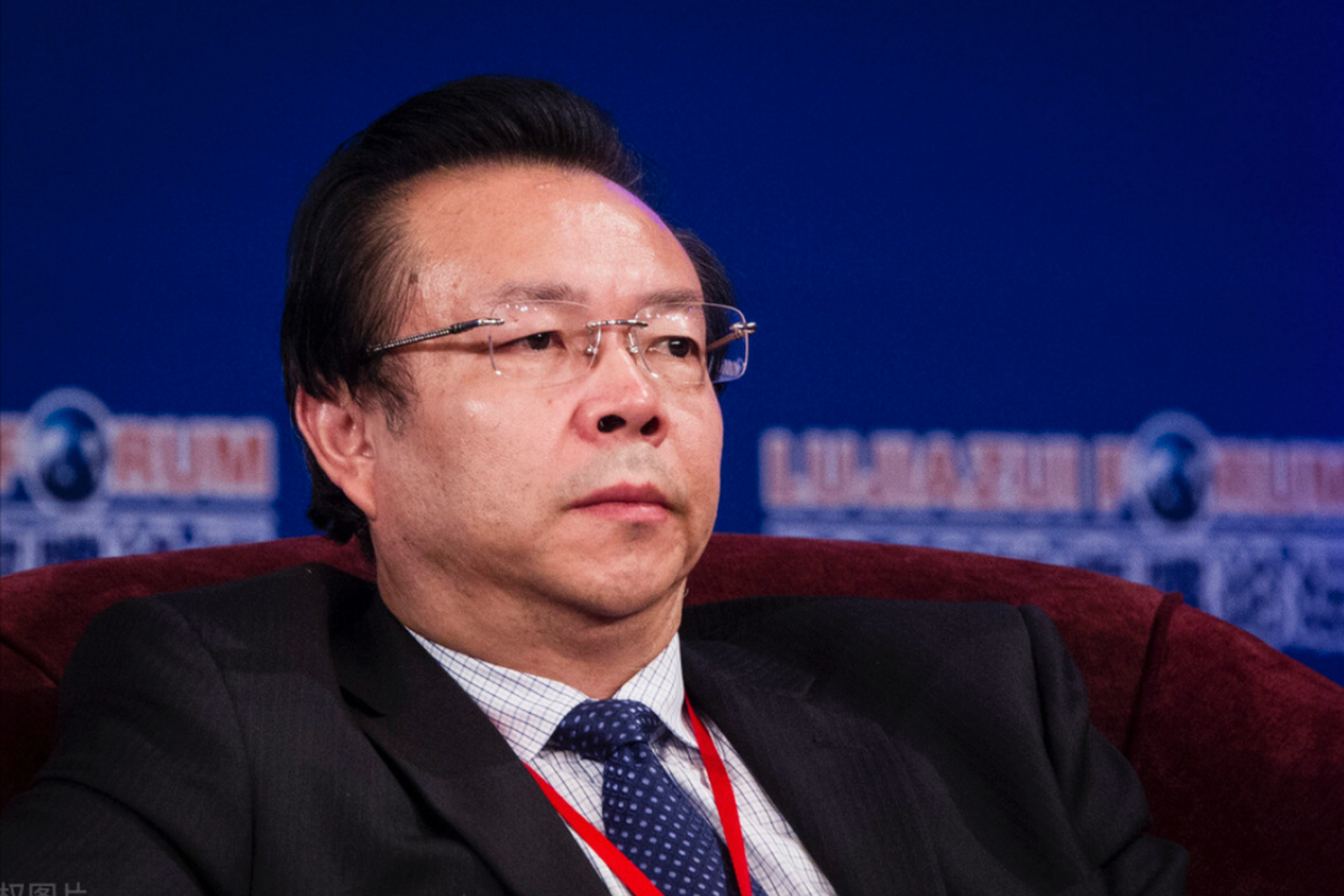 江西 "巨贪"落马:想睡当红女星,却当场哑火,有100多套房子 赖小民