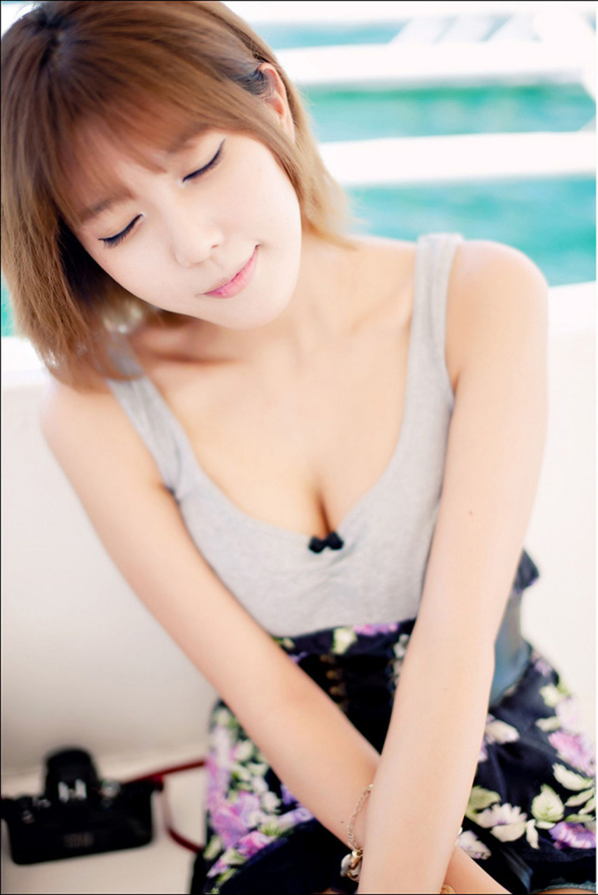 韩国美女歌手许允美摄影艺术照