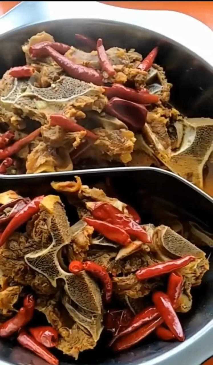 秘制牛骨头选用原 料为牛脖骨(牛背骨)牛脊骨都可以,净利润高达百分