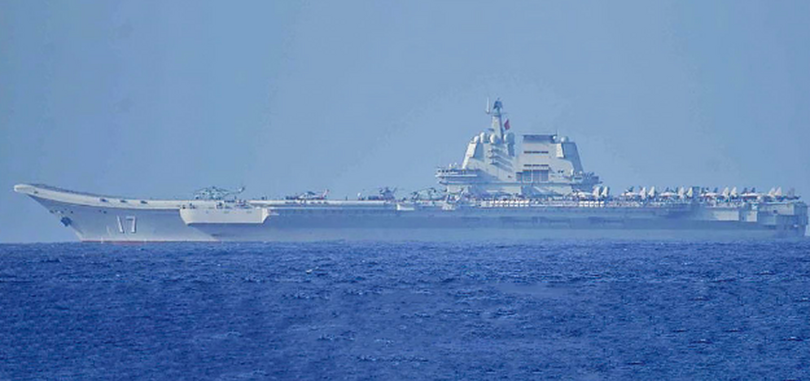 山东舰战巡太平洋,美军不淡定,末日核战机升空,解放军战术奏效!