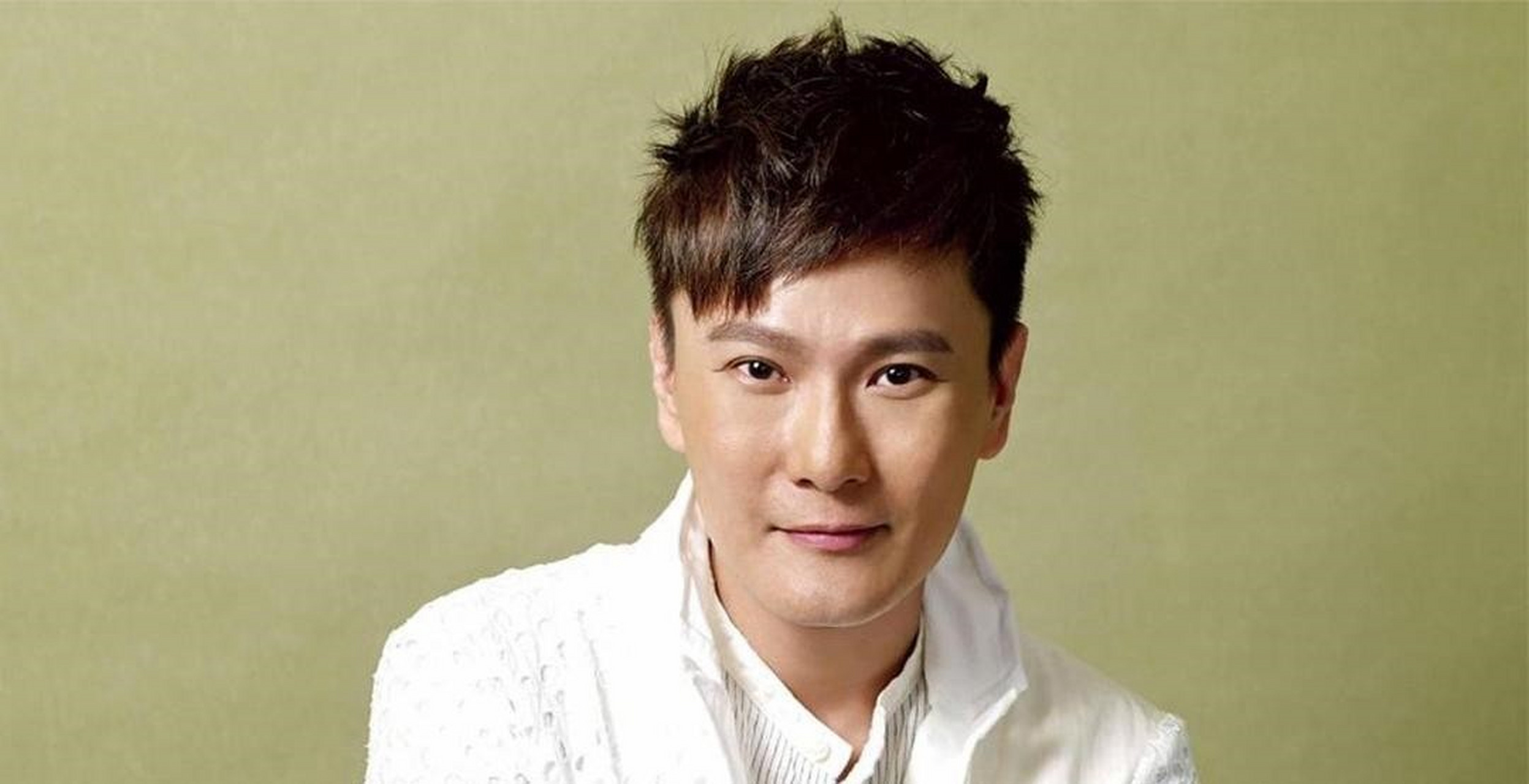 大家一起回味经典,体验穿越,这是张信哲为答谢歌迷几十年不变的