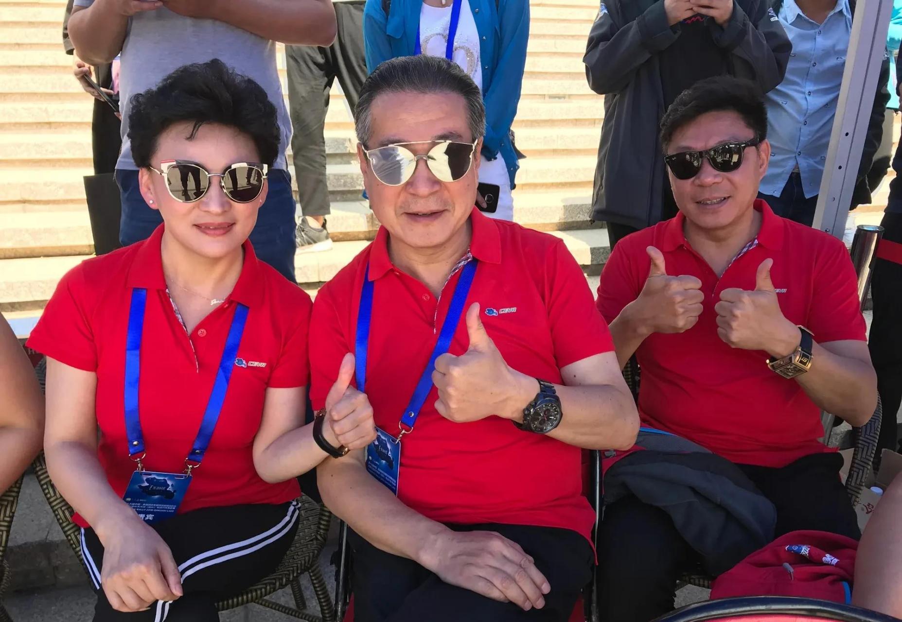 gif创作人# 丁义珍扮演者许文广晒出的合影,娱乐圈真小,居然还认识