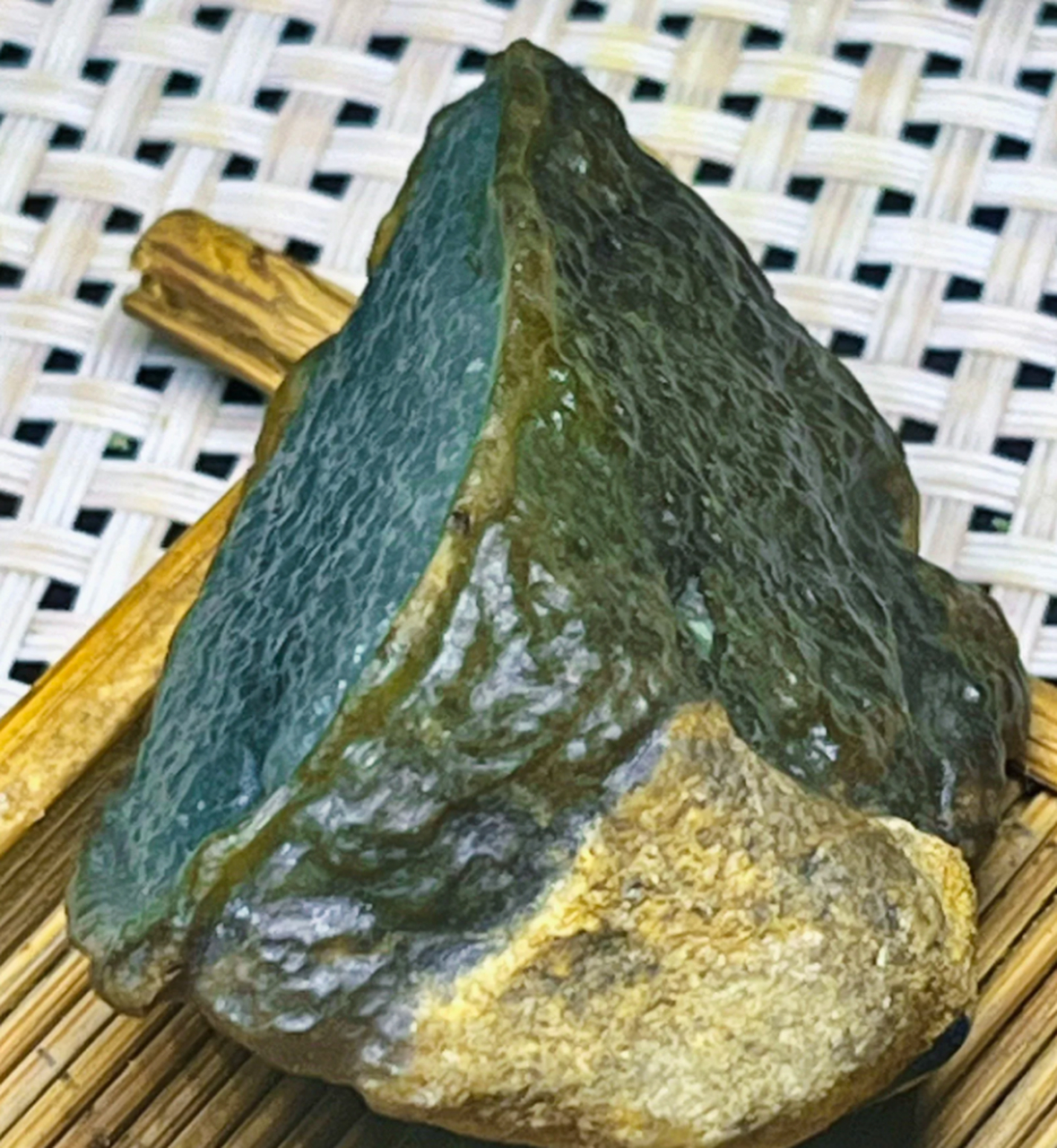 点击头像看直播# #翡翠原石# 翡翠原石大马坎开窗冰种挂件吊坠料60克