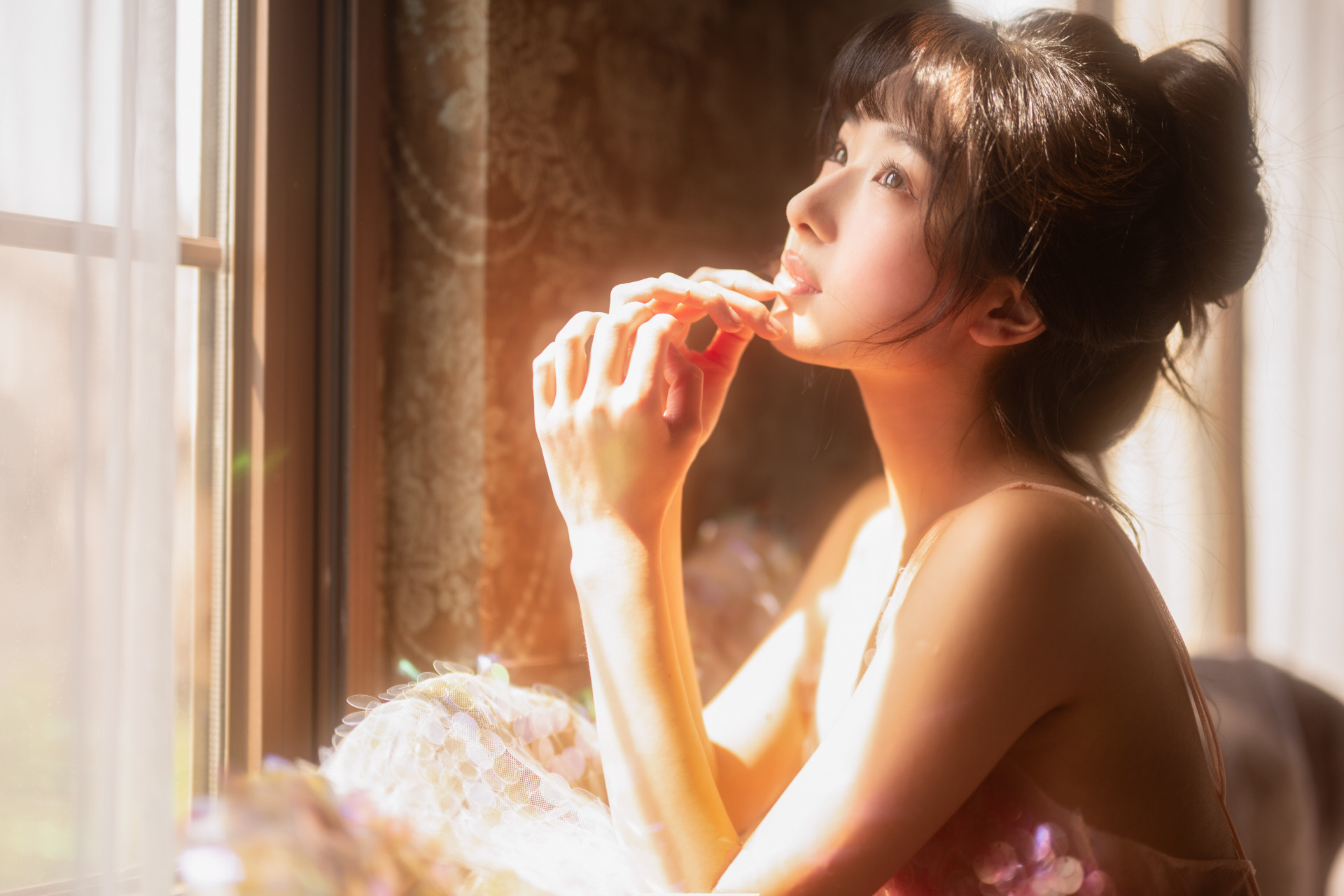 与光同尘 楚楚动人 女神 苗可青x  神仙颜值的心动女孩 居家时尚写真