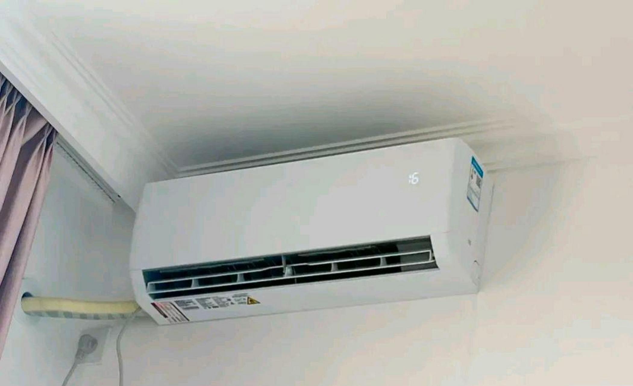 网友:我老公就是个奇葩, 晚上睡觉空调开18度, 半夜直接把我给冻醒了.