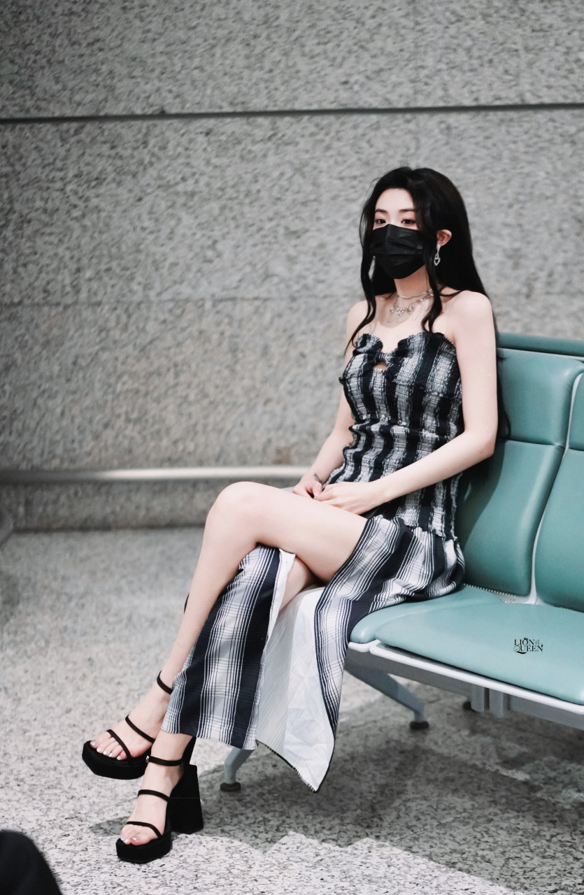 喻言  美腿玉足合集[笑哭]