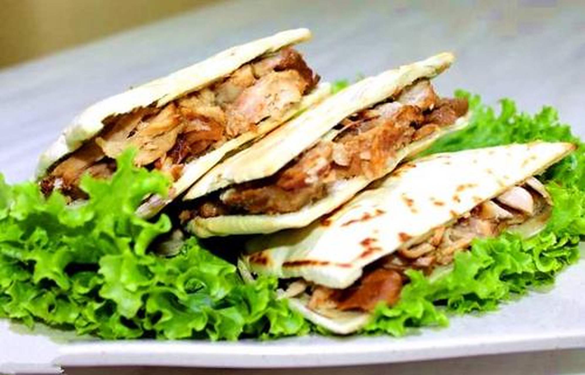 锅盔牙子就是咸阳最具有代表性的传统名吃之一,相传它已经有两千年的